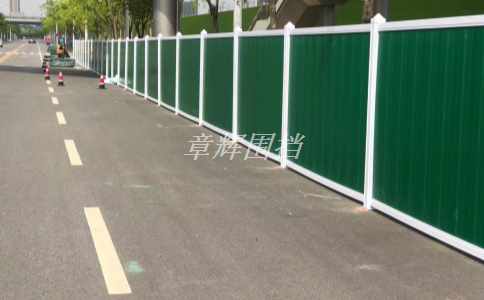 市政圍擋的設(shè)計(jì)和施工需要遵循怎樣的規(guī)范標(biāo)準(zhǔn)？(解析市政圍擋的規(guī)范要求)