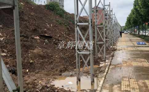 市政圍擋如何避免影響居民日常生活和出行？(權(quán)衡市政圍擋的利弊)